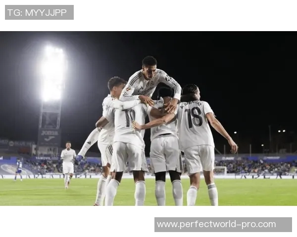 皇马友谊赛大胜那不勒斯神奇扑救点燃全场激情 皇马友谊赛大胜那不勒斯神奇扑救点燃全场激情