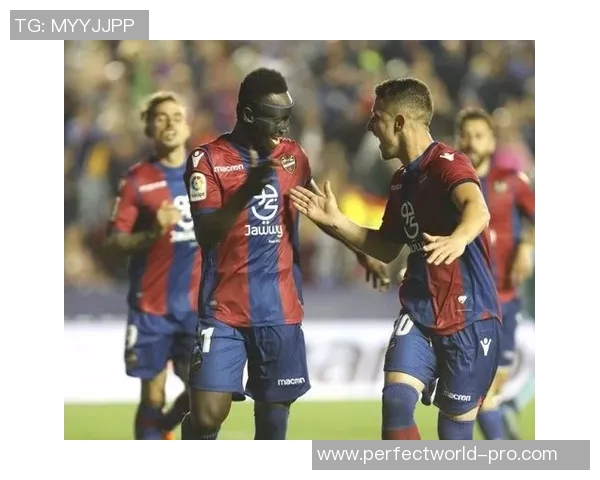 欧联杯激战巴萨与利物浦战成平局帽子戏法引发全场狂欢与转会传闻