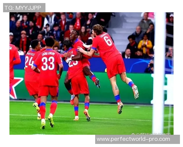 欧冠激战巴萨与巴黎圣日耳曼战平点球大战引发全场狂欢与转会传闻