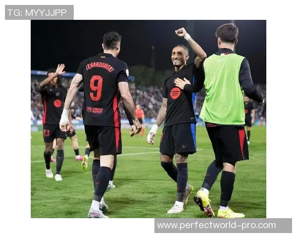 国王杯激战多特蒙德与热刺战成平局逆转时刻点燃全场热情 国王杯激战多特蒙德与热刺战成平局逆转时刻点燃全场热情