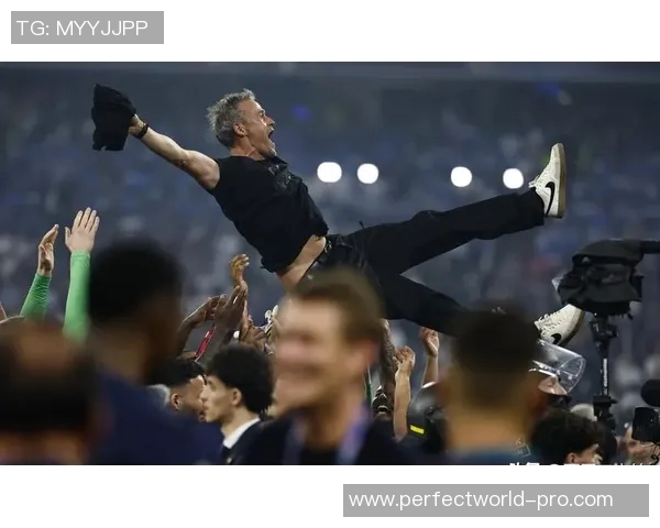 欧联杯激战莱比锡凭乌龙球小胜巴黎圣日耳曼全场沸腾