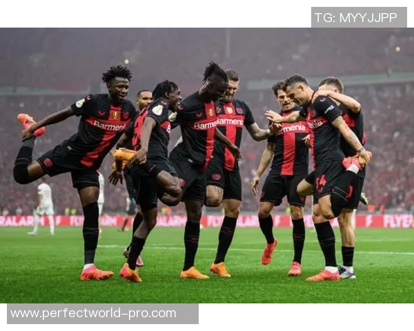 意甲激战：拜仁与里昂战平绝杀瞬间引发全场狂欢解析