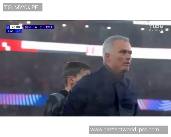 欧冠激战本菲卡与曼联互交白卷补时进球引发全场狂欢集锦回顾