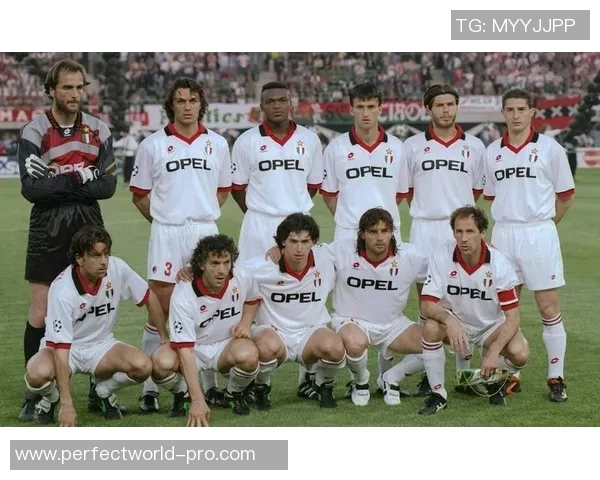 欧冠经典对决曼联与AC米兰握手言和神奇扑救成比赛焦点 欧冠经典对决曼联与AC米兰握手言和神奇扑救成比赛焦点