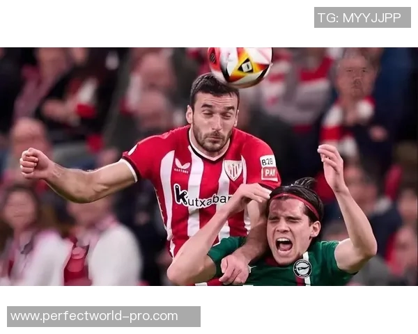 国王杯精彩对决：那不勒斯与拜仁战成平局乌龙球成比赛转折点