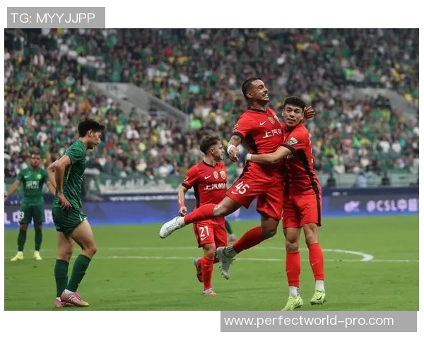 中超赛场惊现冷门拜仁与巴萨激战成平局帽子戏法引发全场沸腾