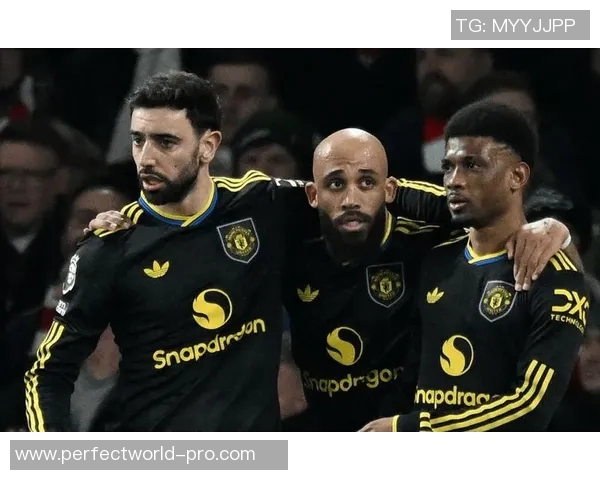 德甲惊天冷门那不勒斯3-0战胜曼联引发全场震动